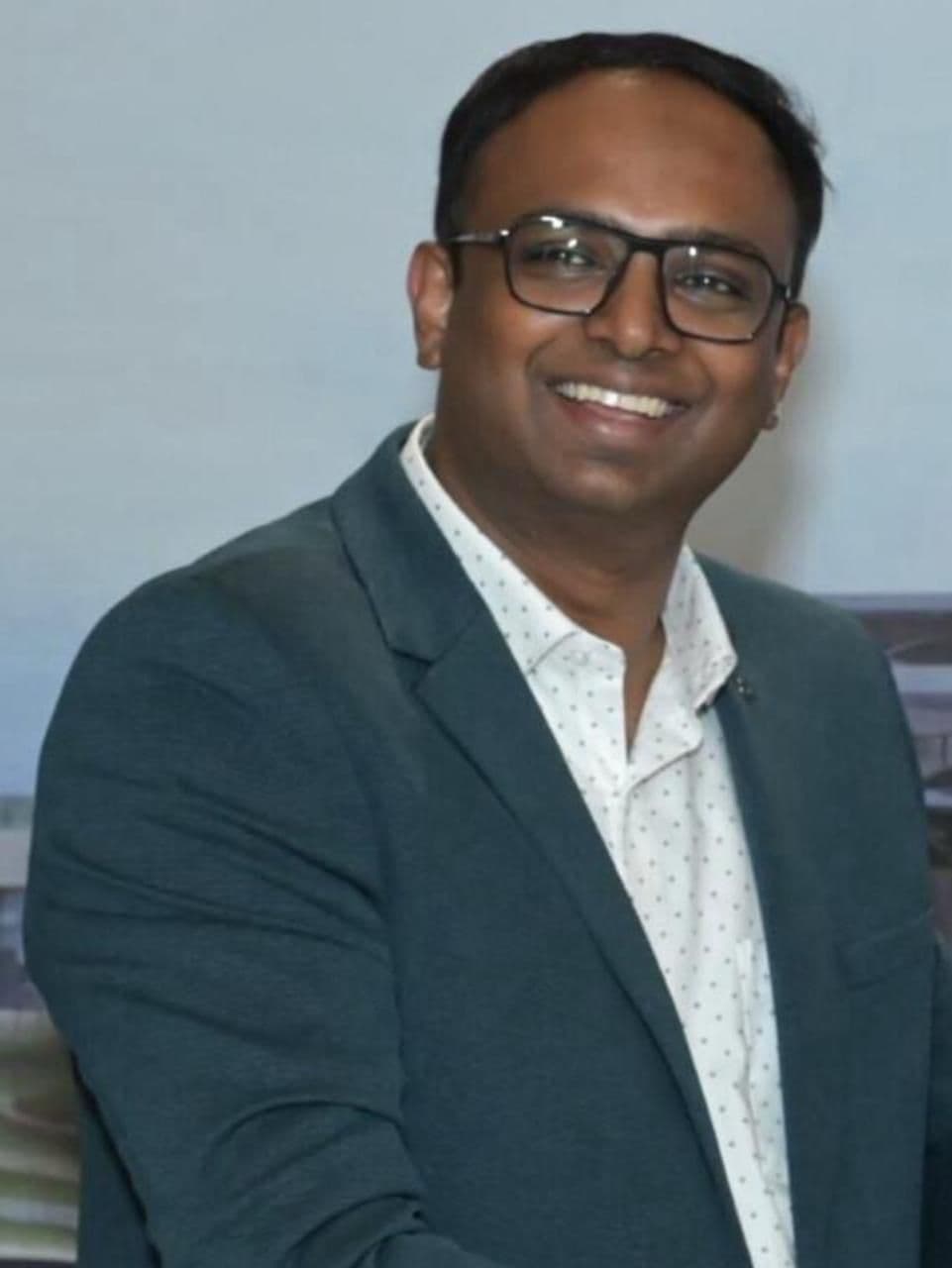 Dr. Kunal Saxena